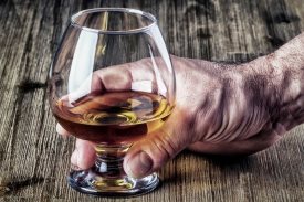 Чем помочь человеку больному алкоголизмом